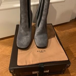 ALAÏA Gray & Black Suede Booties, US 6, USED